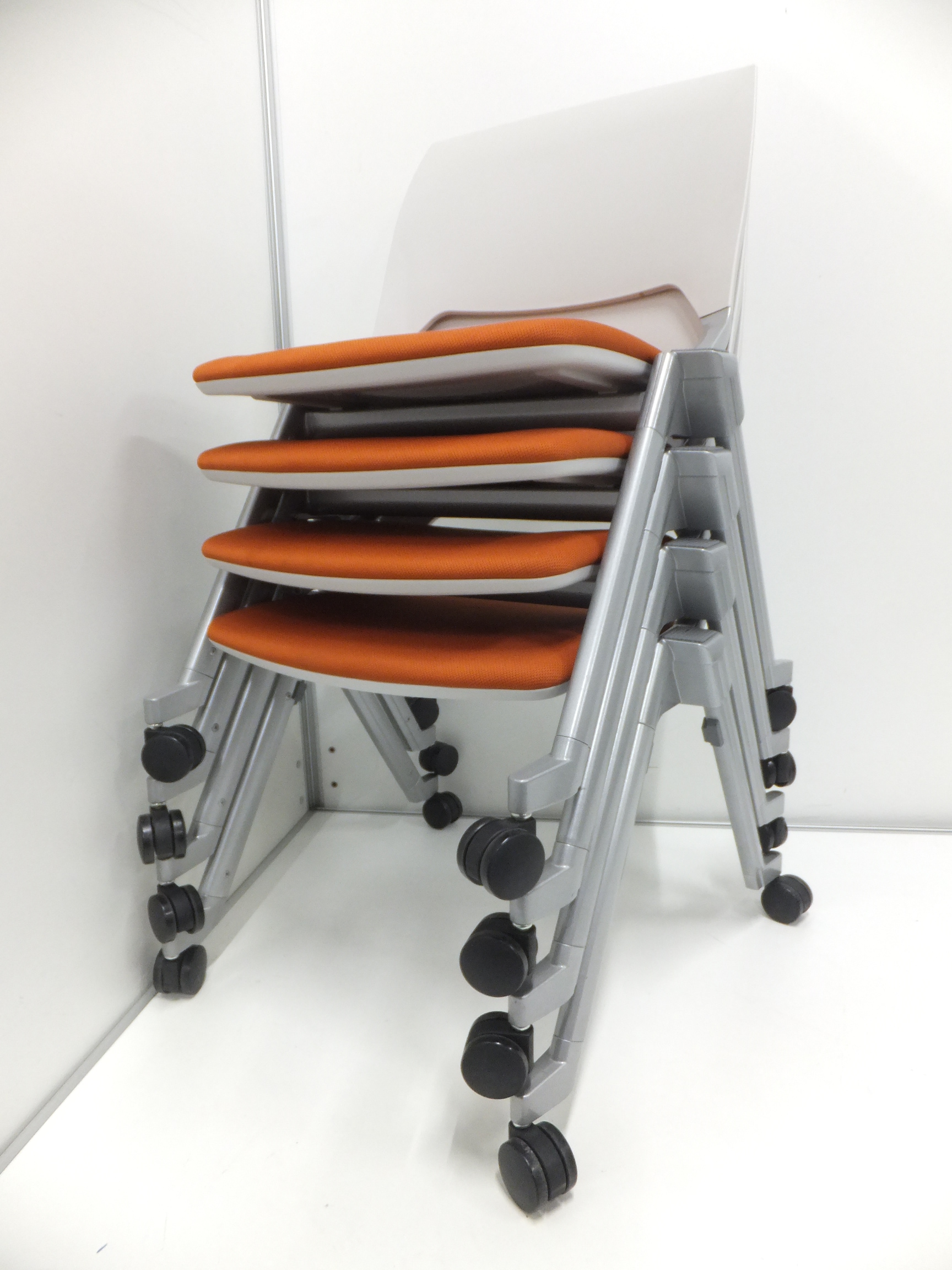 【スタッキングとネスティング！両方できる優れもの！】4脚セットを10%OFFにてご案内！
                        FM-320
                                    中古
            