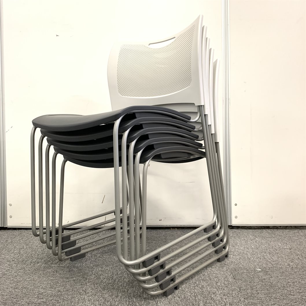 【お買い得セット販売！】【新古品】【揃えるなら今がチャンス！】スタッキングチェア！
                        その他シリーズ
                                    新古品
            