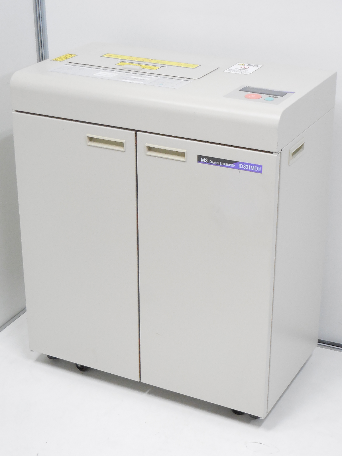 個人情報を守ります！スパイラルカット裁断形式の業務用シュレッダー！　◆個人情報対策　◆細かなカット方式なので、通常よりも屑箱にいっぱい入ります。
                        IDシリーズ 
                                    中古
            