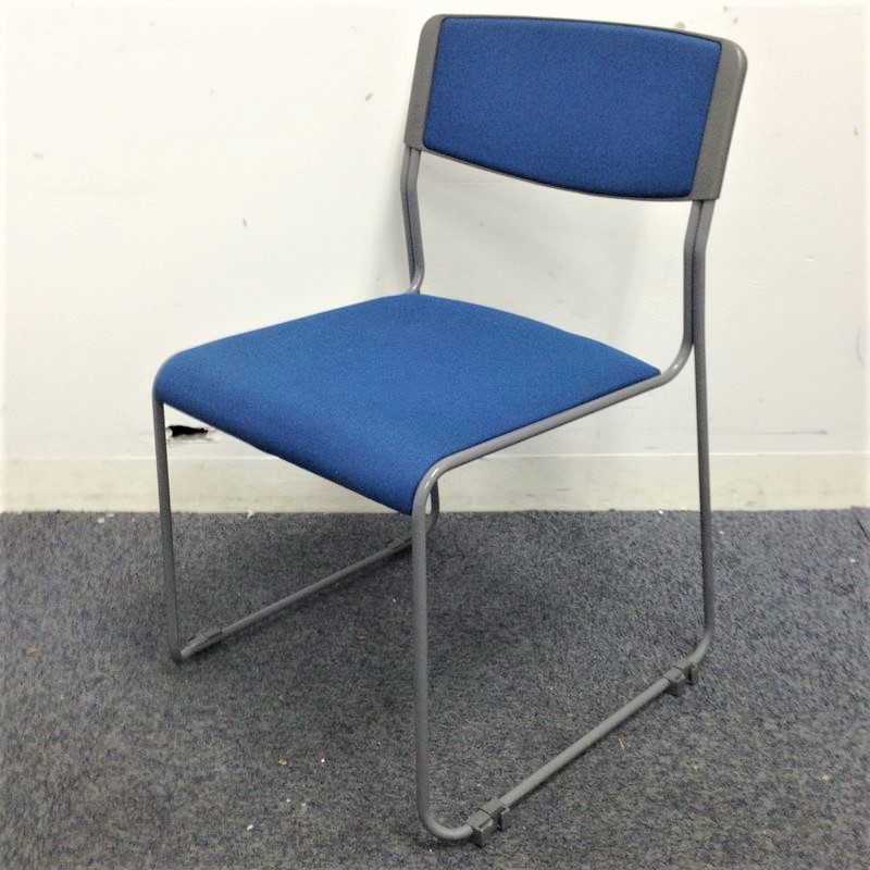 2016年製　定番の会議チェア　4脚入荷　床に優しいループ脚
                        その他
                                    中古
            