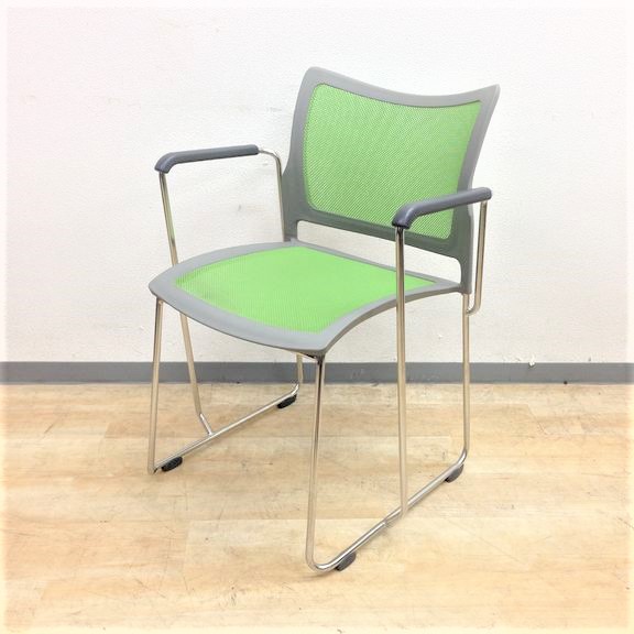 【明るく華やかに彩りを与える】背座メッシュのスタイリッシュフォルム　重ねて収納可能なタイプなので省スペースに最適！　ライトグリーンチェア！
                        プロスタック 
                                    中古
            