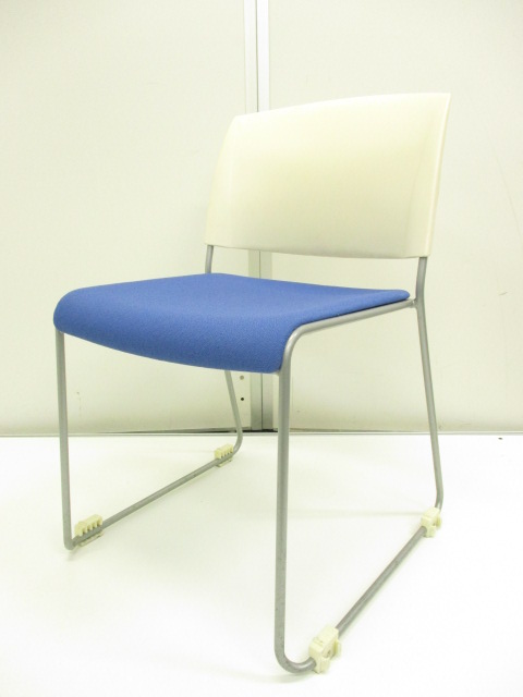 【さわやかなカラー!!】ホワイト×ブルー!!清涼感溢れるスタッキングチェア!!
                        その他シリーズ
                                    中古
            