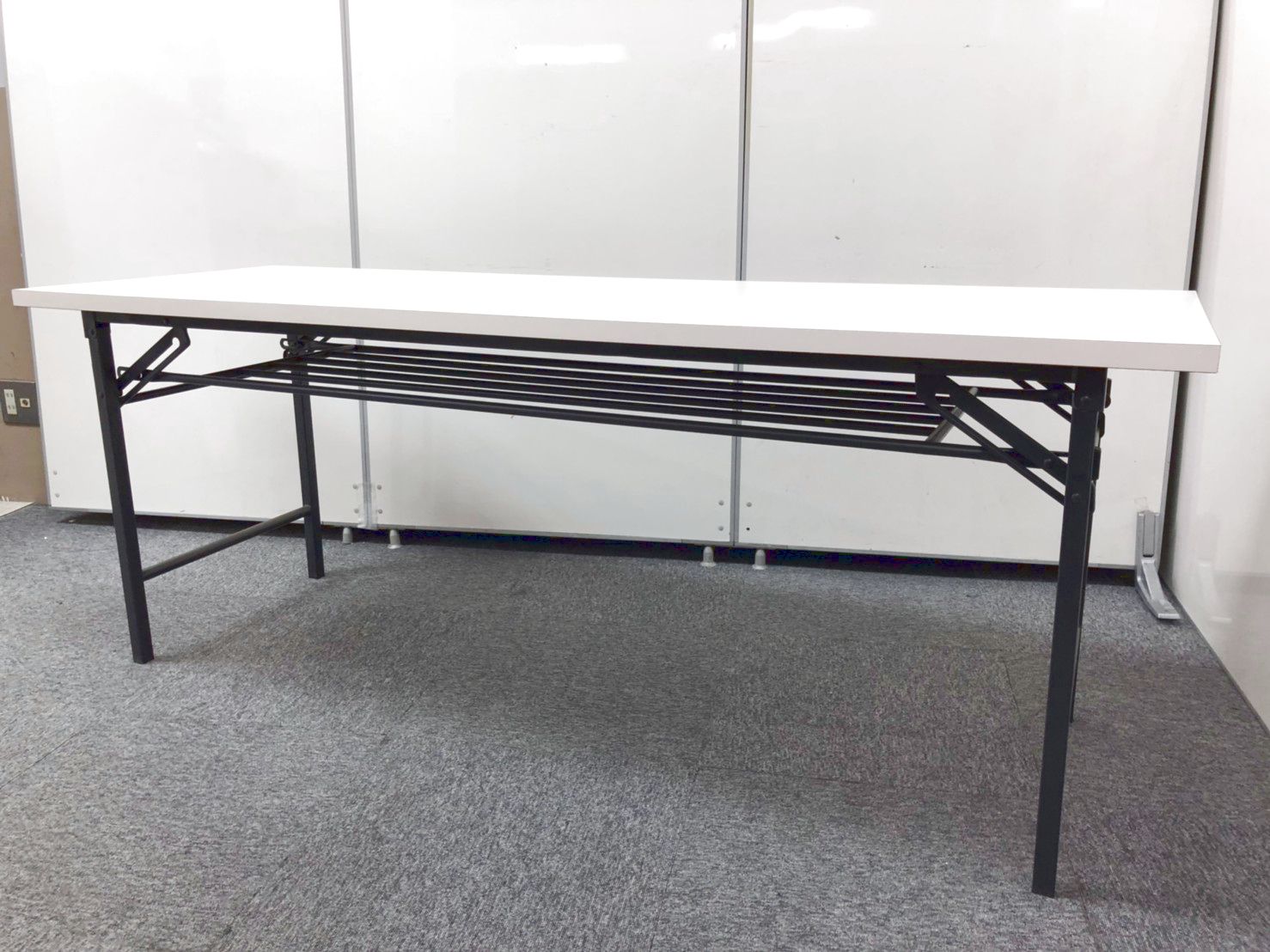 【現品限り】天板ホワイト　入荷の少ない折り畳みテーブル
                        -
                                    中古
            