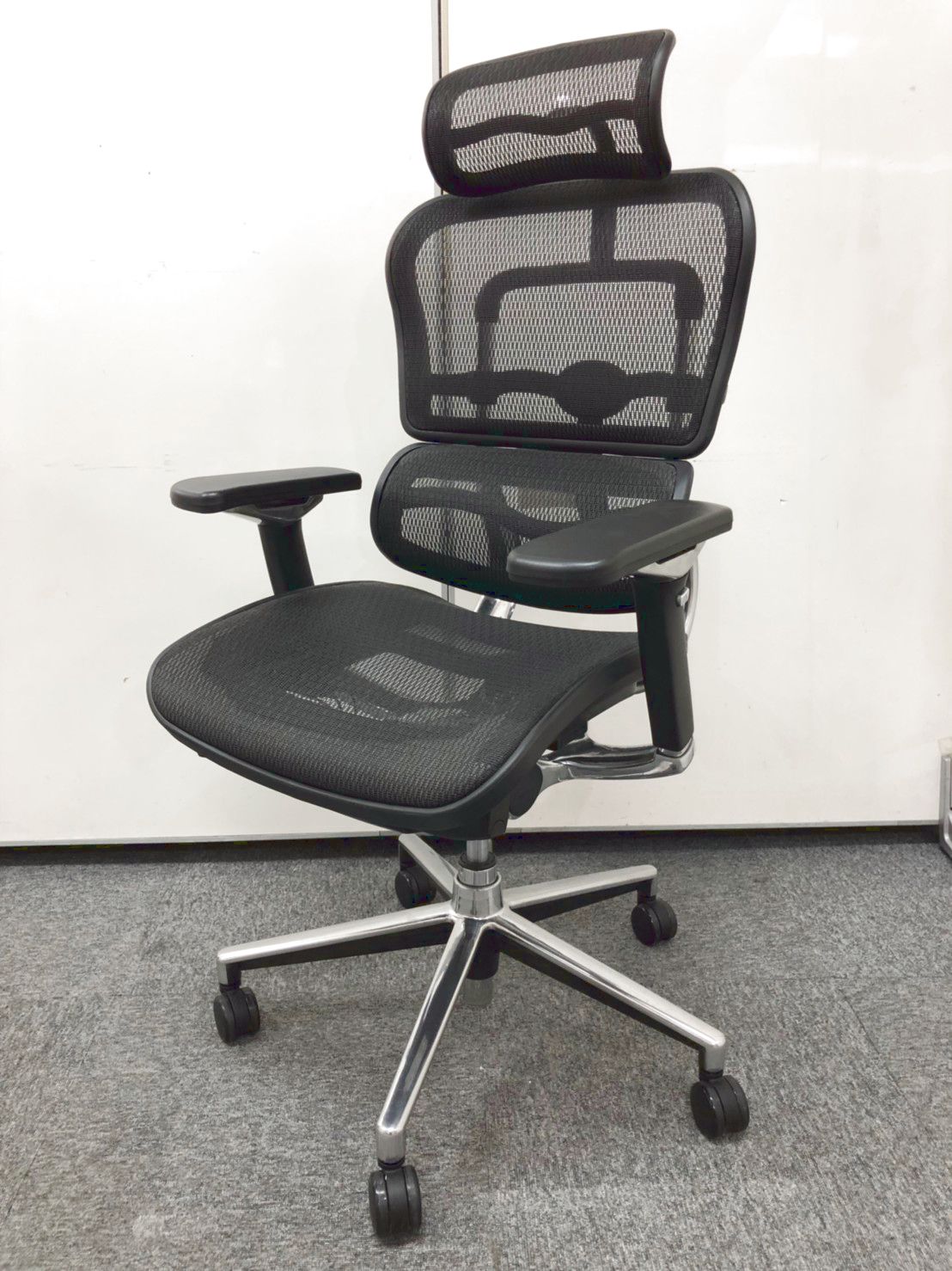 【残り1脚の為　特別価格！！　レアなヘッドレスト付　高級チェア入荷！！】エルゴヒューマン  ブラック　
                        プロチェア 
                                    中古
            