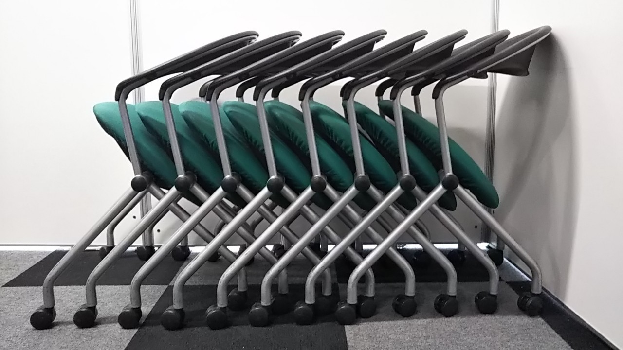 【8脚セット購入で15％OFF！】内田製　ネスティングチェア　　折り畳んで収納できる優れものです！
                        その他シリーズ
                                    中古
            