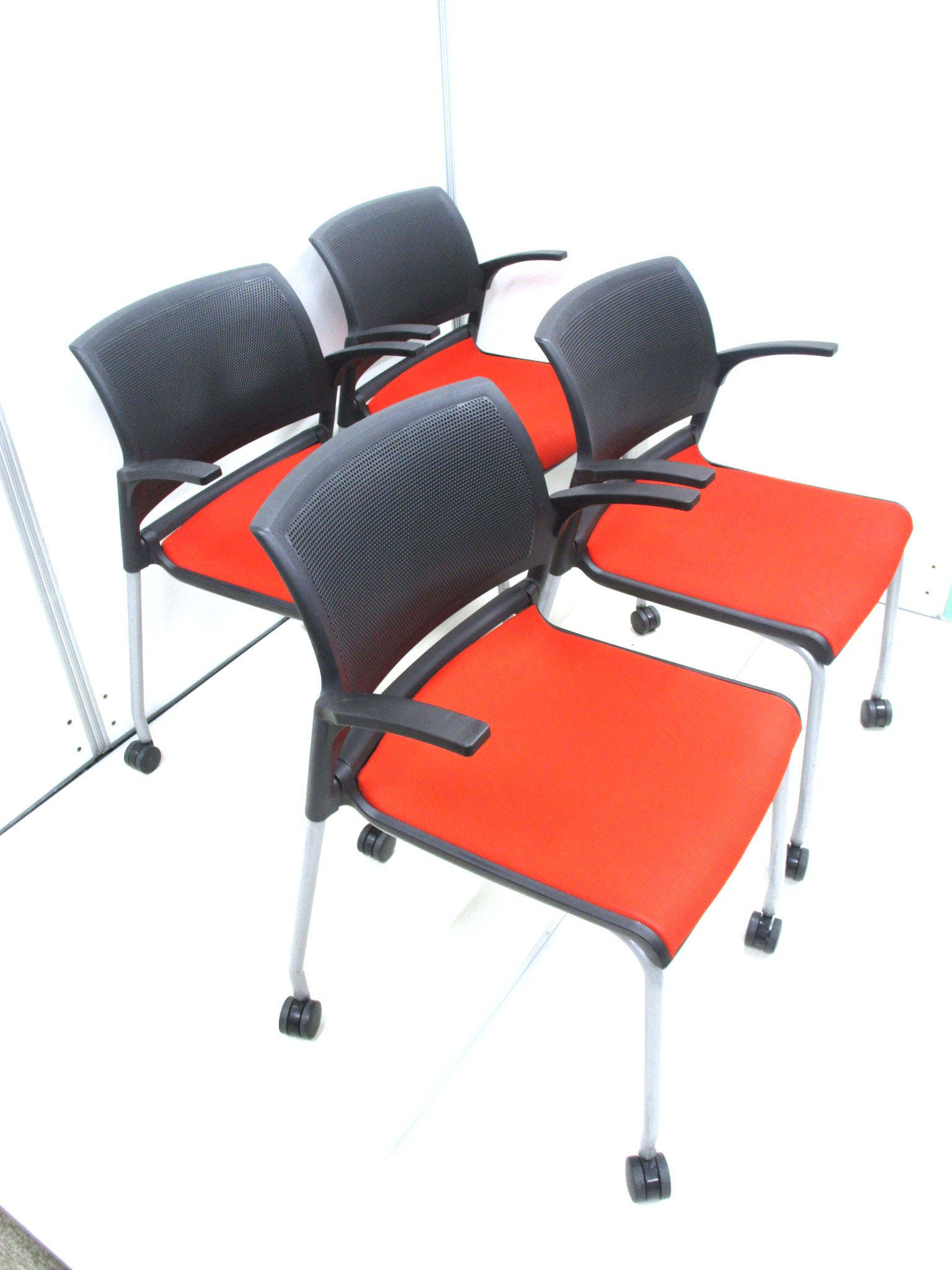 【チェア4脚セット!】　省スペースに最適なこの商品をセットで？　収納便利な会議チェア！
                        FM-310シリーズ
                                    中古
            