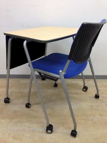 [デスク＋チェアセット！]国内メーカー製のブルーチェアとデスクセットが入荷できました！
                        その他シリーズ
                                    中古
            