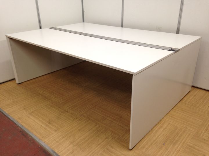 【W2000のコンパクトな4名サイズ】ホワイト天板がオフィスの雰囲気を向上させます！ 【フリーアドレスデスク】【おつとめ品】
                        インターリンク 
                                    中古
            