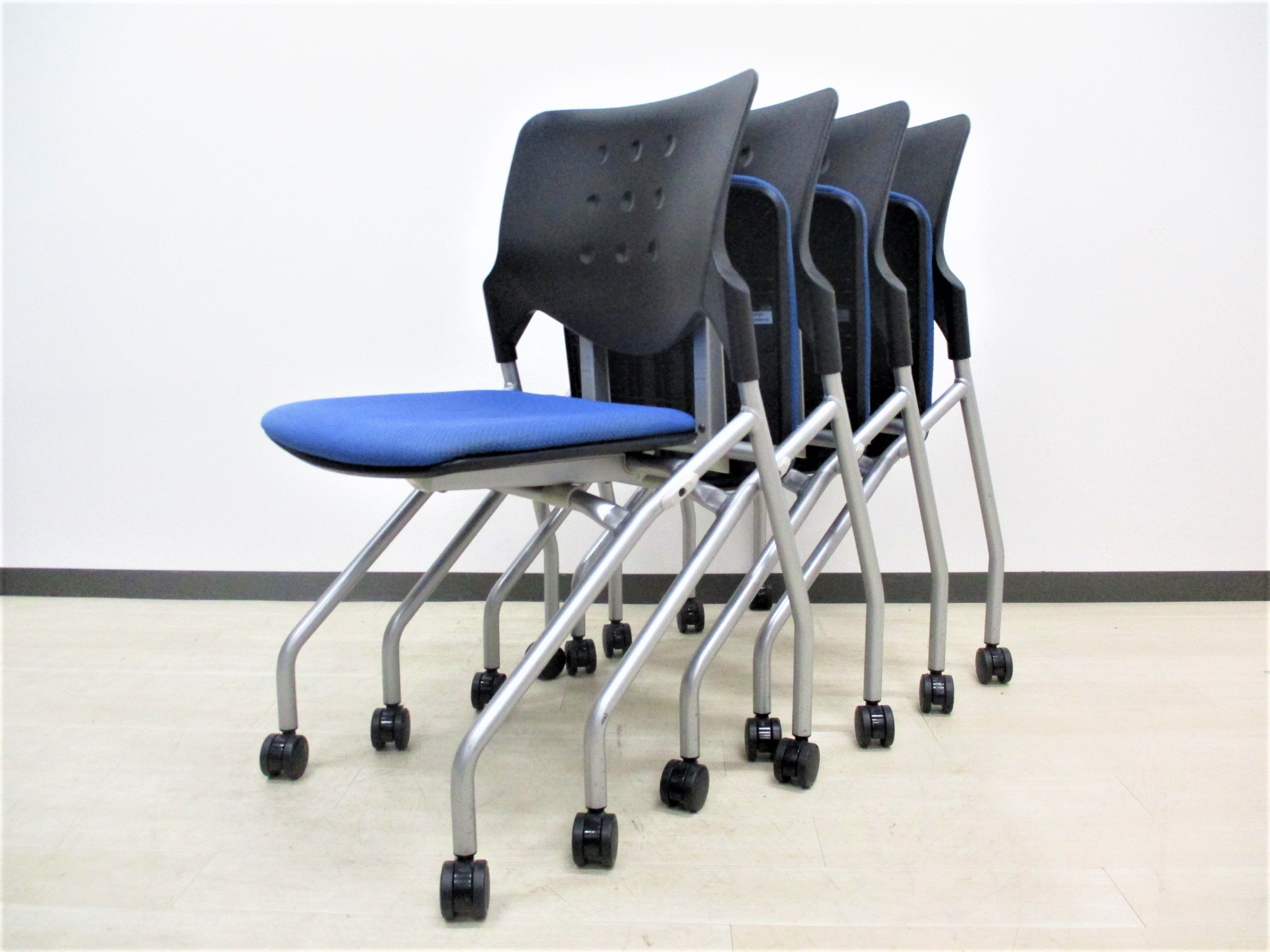 4脚セット！【今なら数揃います‼】1流メーカーオカムラ！
                        その他シリーズ
                                    中古
            