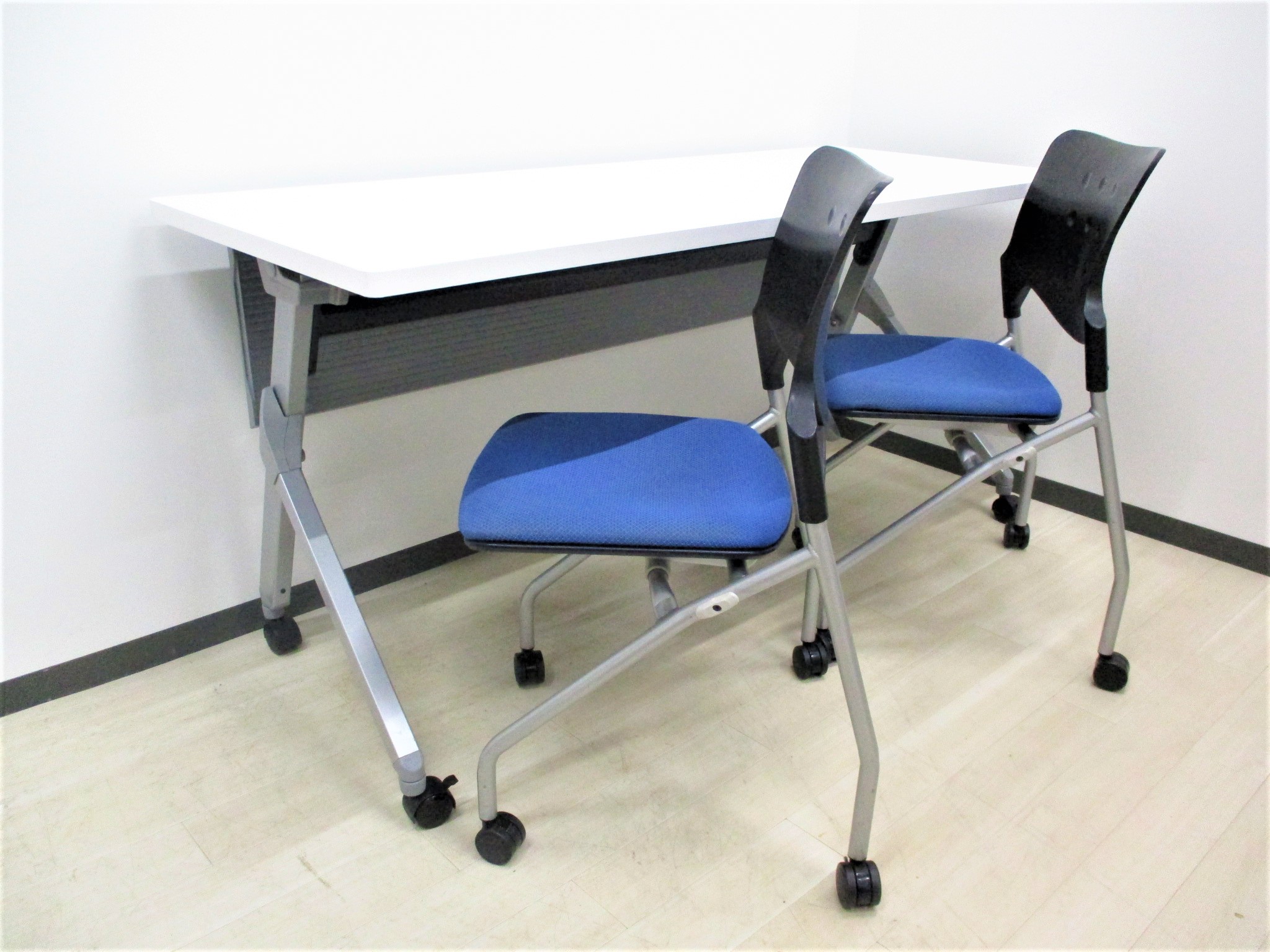 【塾、セミナーセット！】テーブル、チェアどちらも折り畳めてスペースをとらない！
                        フラプター
                                    中古
            