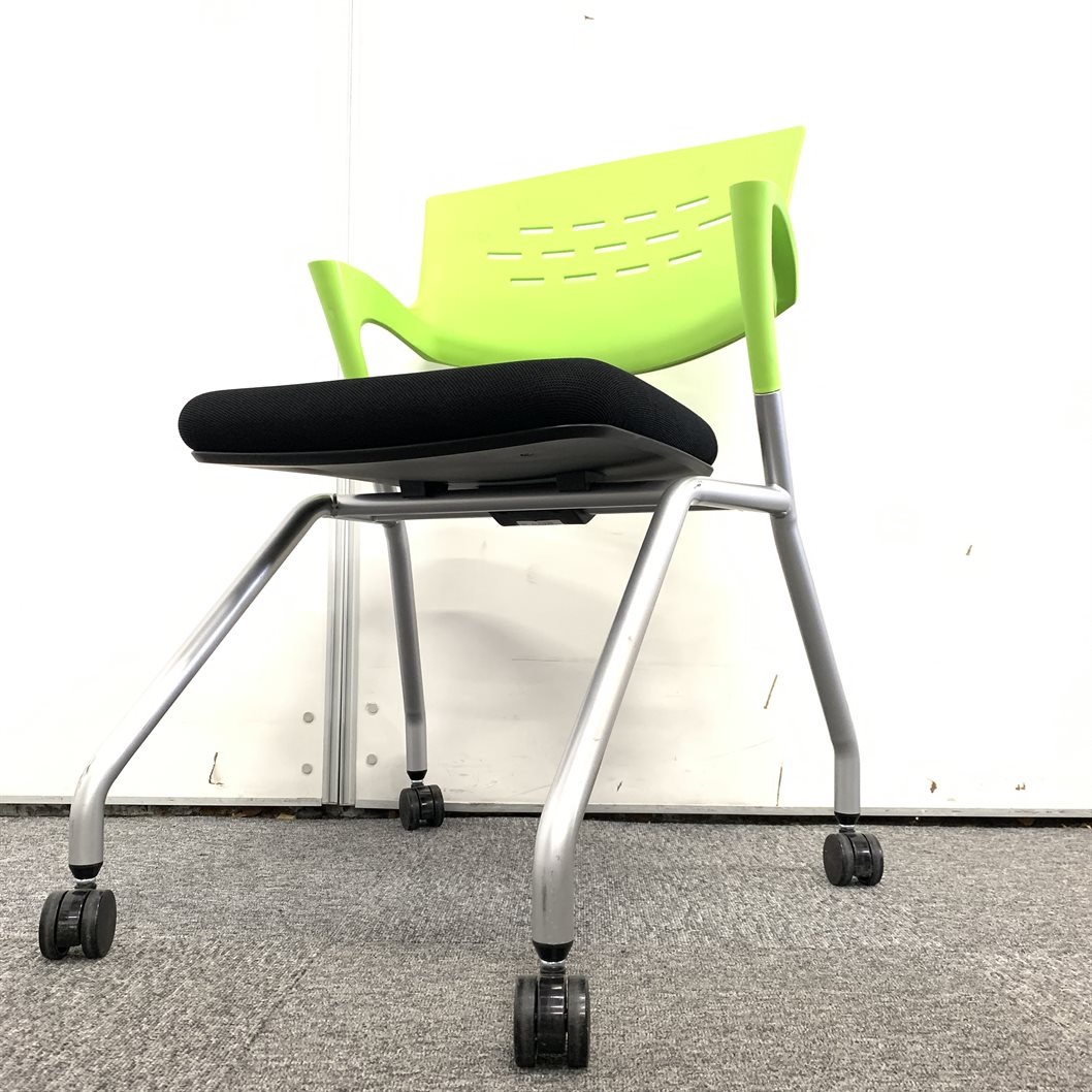 【収納に便利なミーテイングチェア！】【人気色のグリーン】限定８台です！お早めに！
                        その他メーカー
                                    中古
            