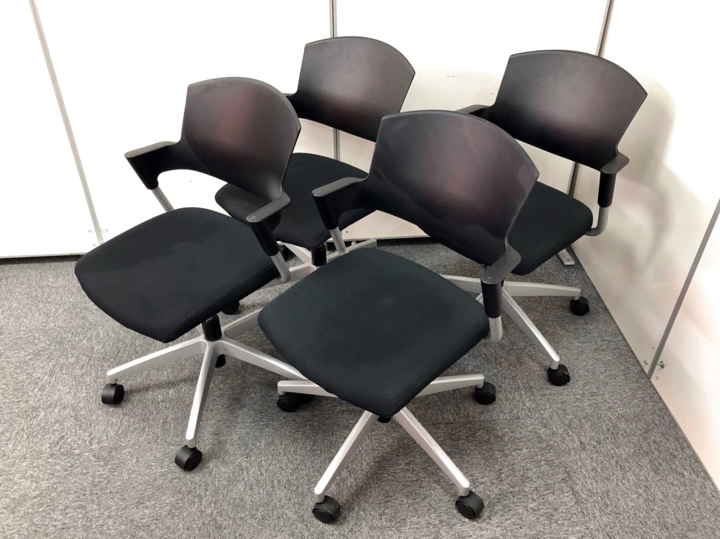 【4脚セット商品!！】単品購入よりお得です。いつ買うの?今でしょ！
                        プロッティ（キャスター付）
                                    中古
            