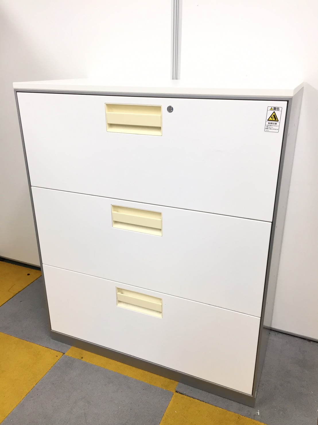 【在庫一掃セール！！】オシャレなデザイン人気書庫！コクヨ製ユニフレックス3段ラテラル！

                        ユニフレックス 
                                    中古
            