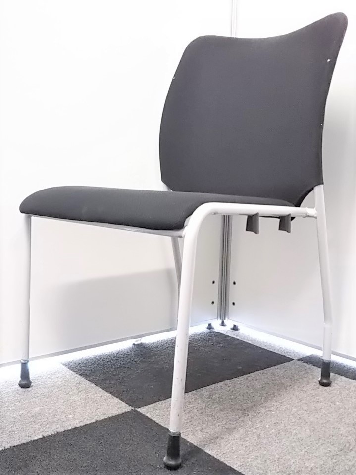 【ミーティングチェアが何と1,500円！】縦に重ねて収納できるチェアです！使い易いシンプルなデザイン

                        その他シリーズ
                                    中古
            