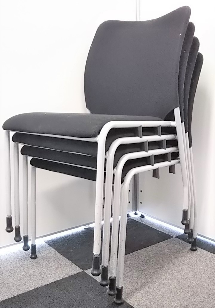 【ミーティングチェアが4脚で10％OFF！】使い易いブラックのミーティングチェア！縦に重ねて収納可能！
                        その他シリーズ
                                    中古
            