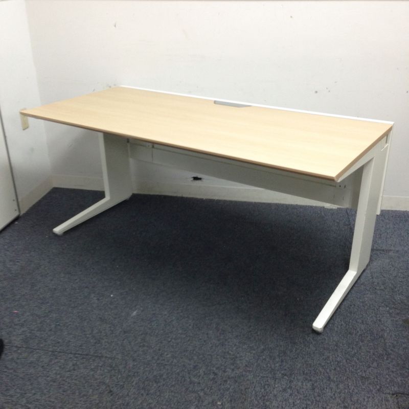 スタイリッシュなデザイン！ナチュラルな印象が特徴的！平机　オカムラ　プロユニット
                        プロユニット 
                                    中古
            