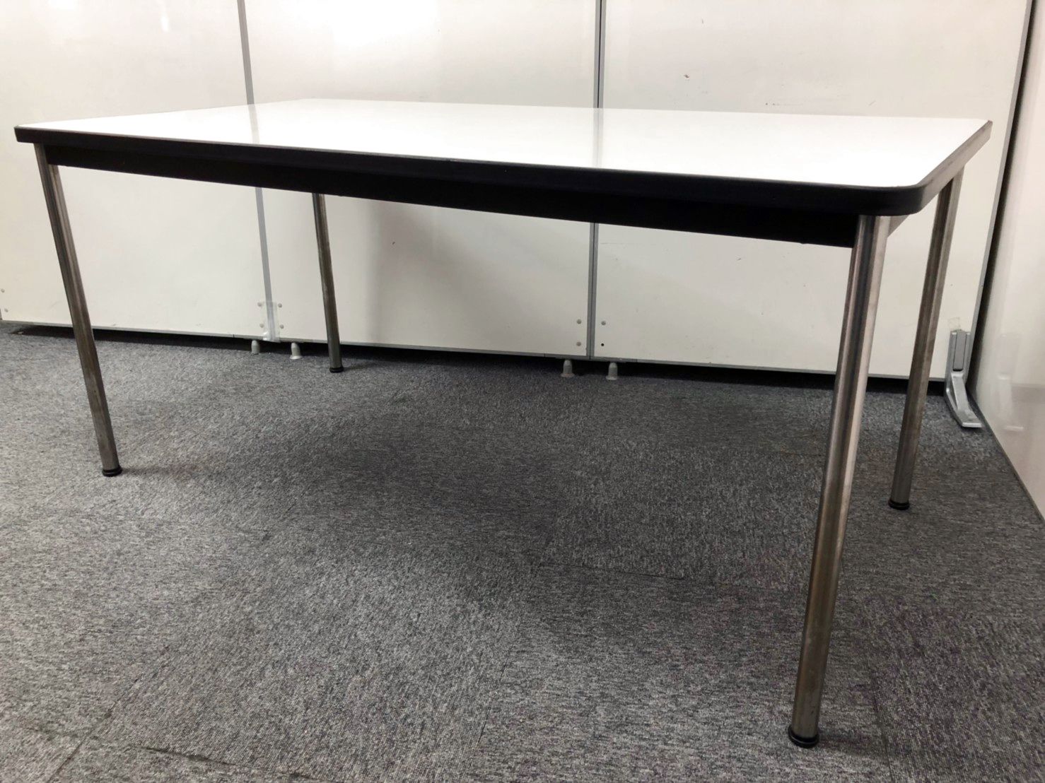 【訳あり商品】4名様用におすすめテーブル　※天板に擦れキズ多数のため
                        その他
                                    中古
            