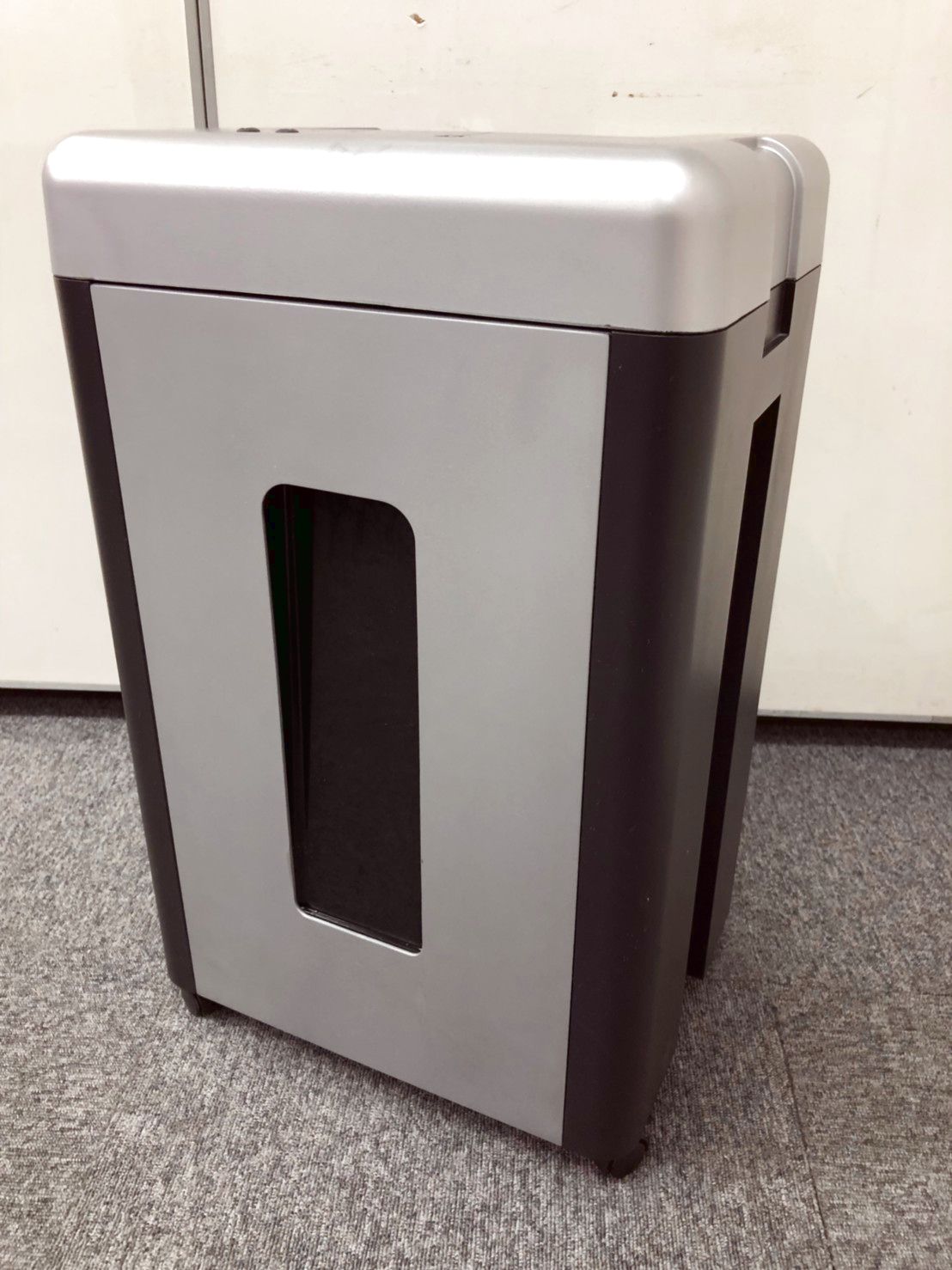 ハイセキュリティ+大量細断処理能力が魅力の小型の業務向けシュレッダーが入荷しました！
                        その他シリーズ
                                    中古
            