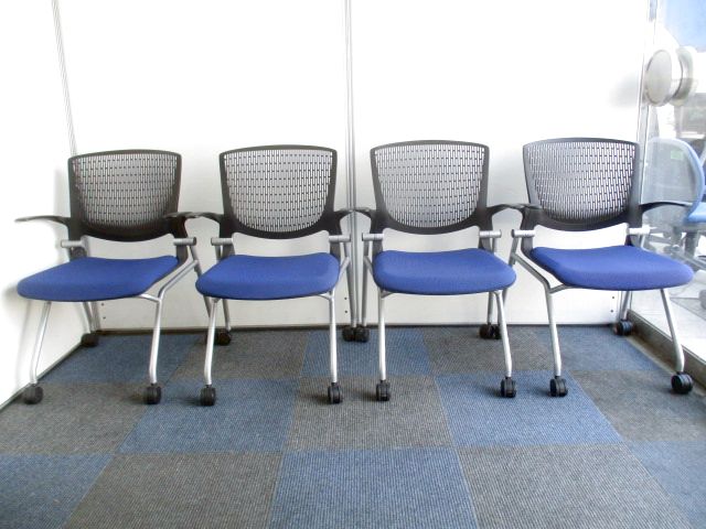 【お得な4脚1セット】会議室・商談スペースにおすすめ【珍しい肘付きです】
                        グラータ
                                    中古
            