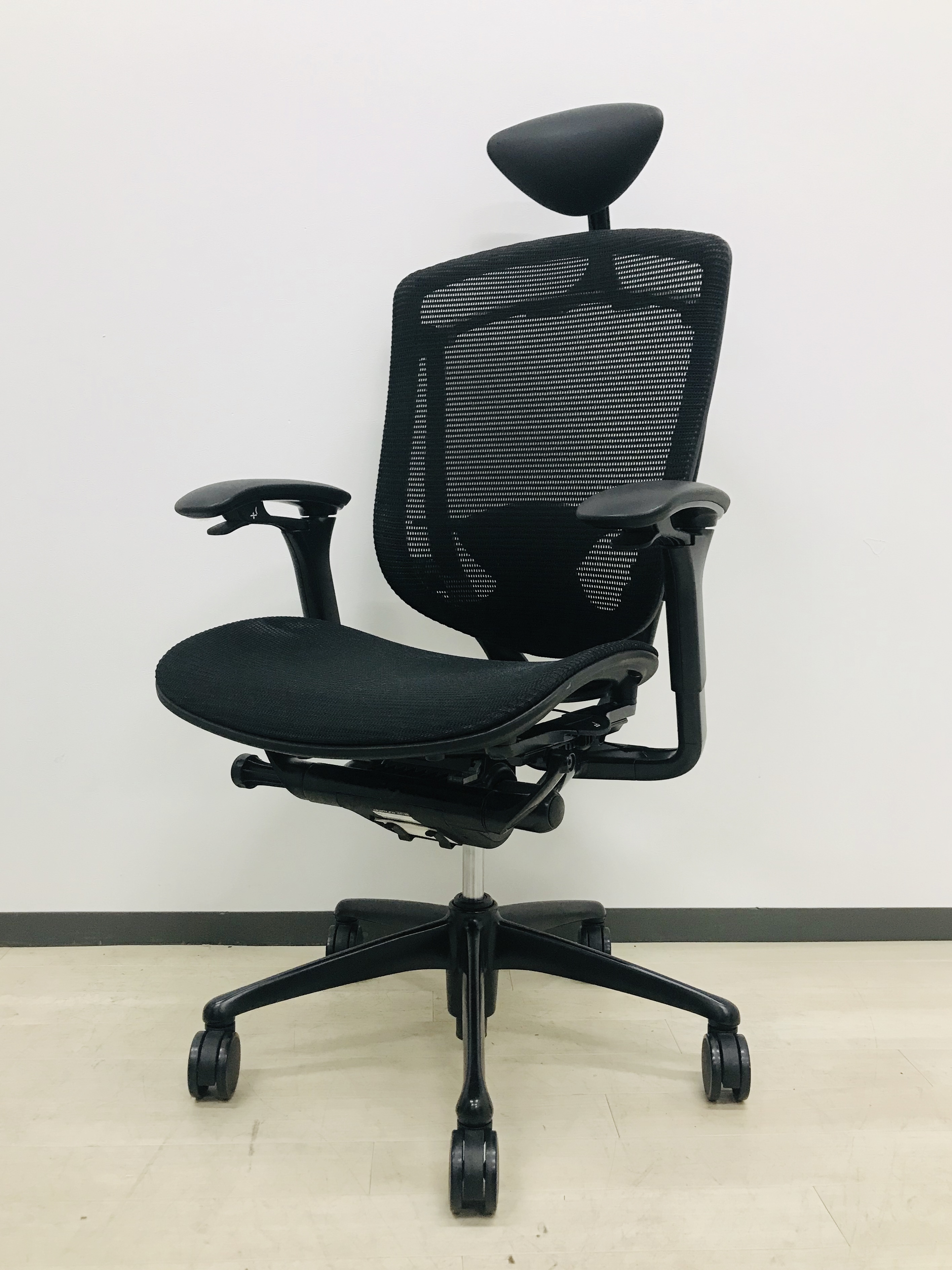 欧州最上位のエルゴノミックアワード受賞！最高峰のワーキングチェア/コンテッサヘッドレスト付！
                        コンテッサ 
                                    中古
            