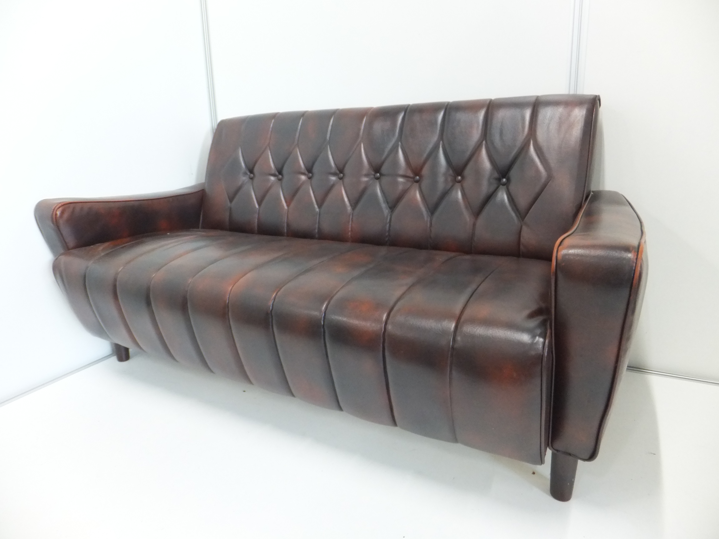 【使用感有の為、特価品！】　2人用ソファが限定1台入荷！　　応接スペースにオススメ！
                        その他シリーズ
                                    中古
            