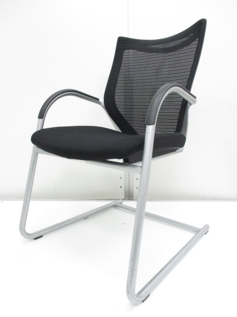 【美品入荷】【安い!（価格）高い（品質）!】高級感漂うミーティングチェア!!かの有名シリーズ、バロンです!!
                        バロン 
                                    中古
            