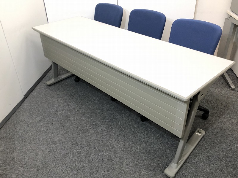 【セット商品！！】テーブルとチェアのセットですぐにお使い頂けます！！【国内メーカー】
                        L-table
                                    中古
            