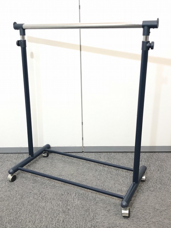 【伸縮式】コートハンガー　オフィスだけでなく色々な場所でお使い頂けます！！
                        　
                                    中古
            