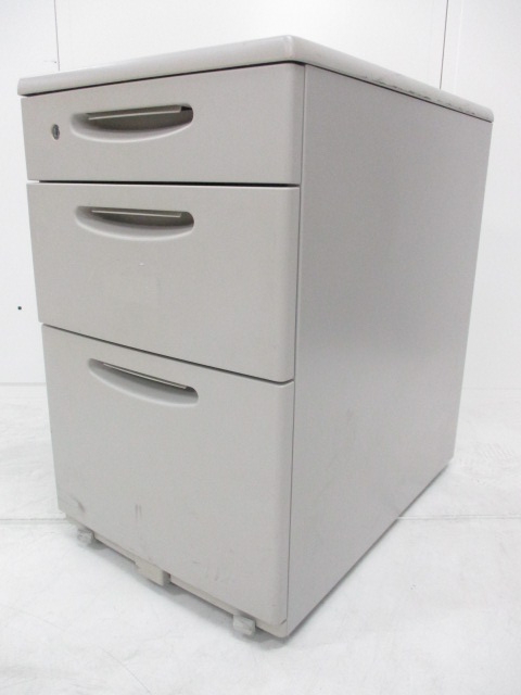 【デスクの必需品!!】3つの引き出しで書類から小物まで整理出来ます!!【比較的状態良好品!!】
                        SD
                                    中古
            