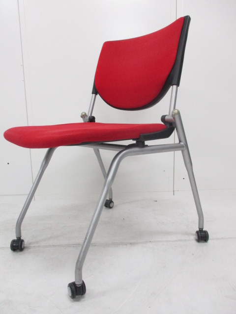 【赤いネスティングチェア!!】キャスター付きで収納可能!■背パット付
                        プロスタック
                                    中古
            