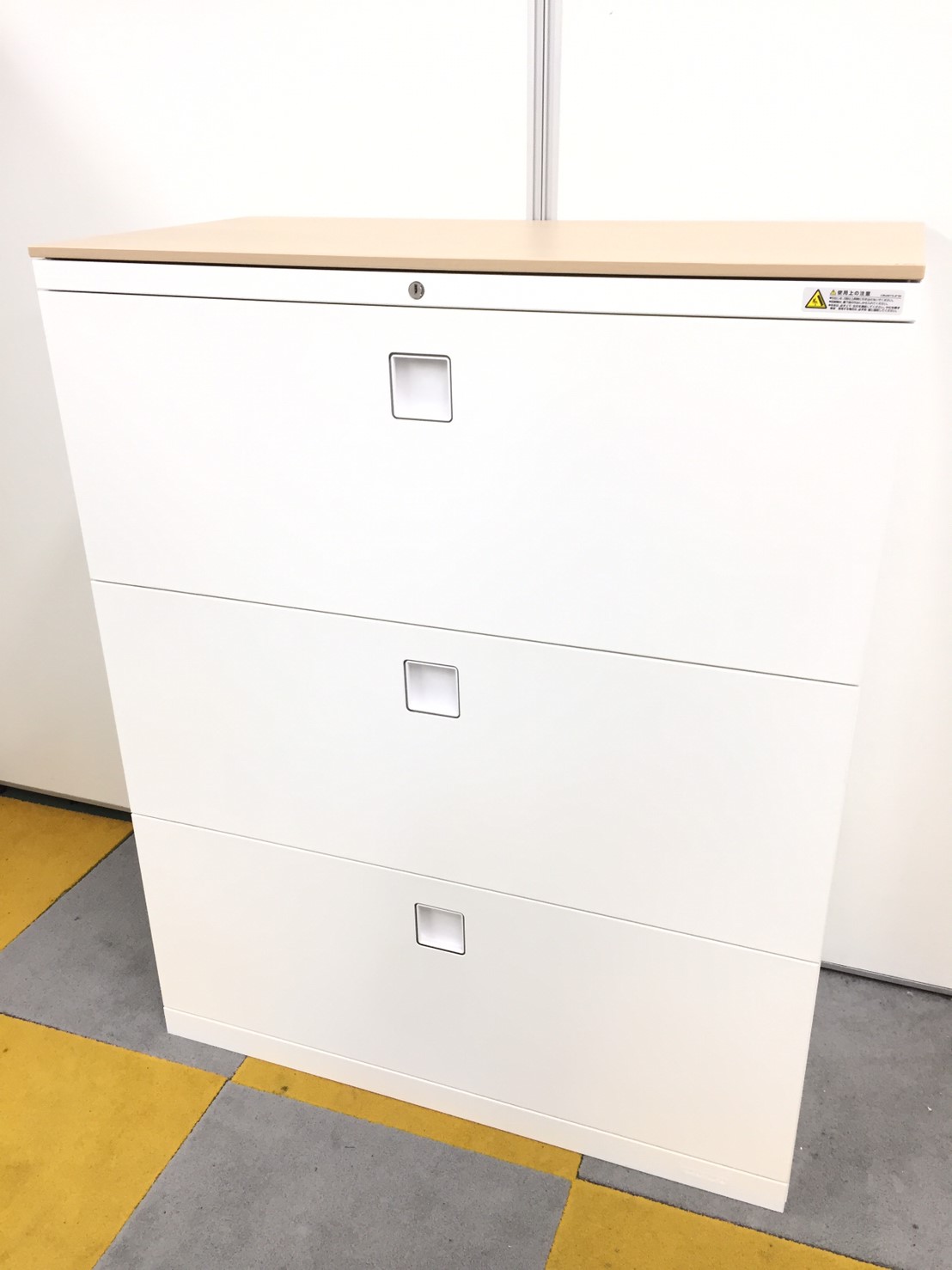 【人気シリーズの3段ラテラル書庫！】【天板付き！】オカムラ製レクトライン　3段ラテラル書庫

                        レクトライン
                                    中古
            