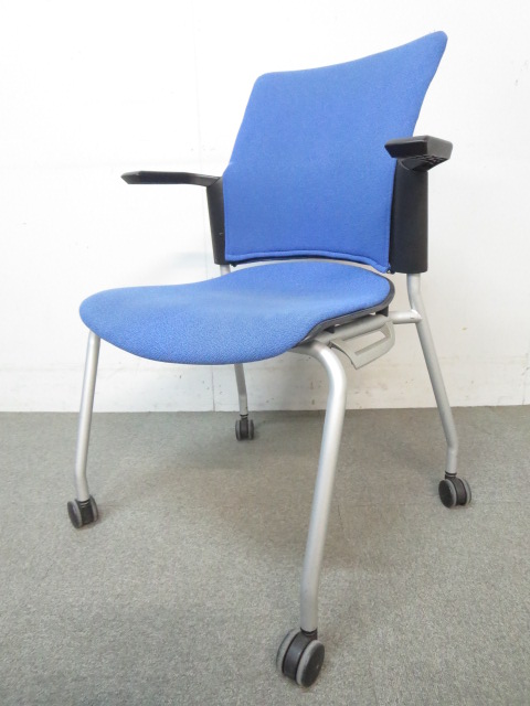 【☆ラスト1点につき値下げしました！】■プラス製　スタッキングチェア　■キャスター付　ブルー【肘付タイプでリラックス！】
                        Cheddar
                                    中古
            