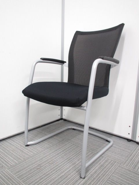 【時代はメッシュ！】背もたれメッシュ生地で蒸れなく快適！【デザイン性の高い海外製！】
                        その他シリーズ
                                    中古
            