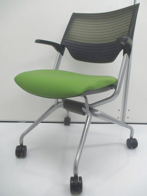 【横並びに収納◎】イトーキ製レクシブチェア｜まとめてのご利用がおすすめ【肘付き】
                        レクシブ
                                    中古
            