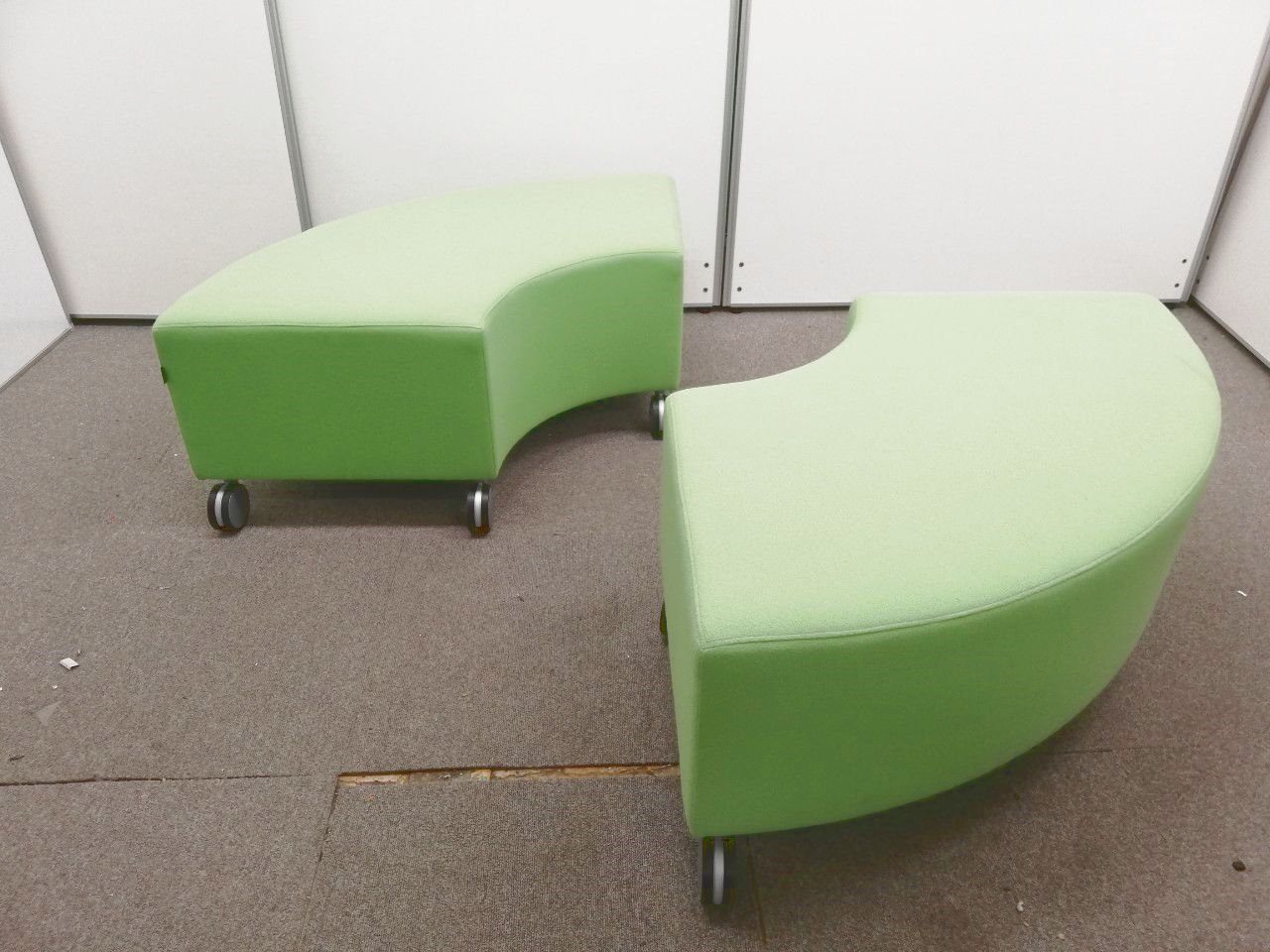 【2脚1セット！】【キャスター付きのベンチタイプチェア】グリーンカラーのリングチェアです！様々な設置パターンに対応。【値下品】【新品購入の場合2脚で10万超えます！】
                        その他シリーズ
                                    中古
            