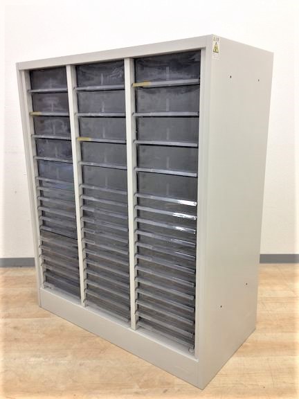 【限定1台！】■3列48段（深型5段、浅型11段）■出し入れ簡単クリスタルトレイ！
                        その他シリーズ
                                    中古
            