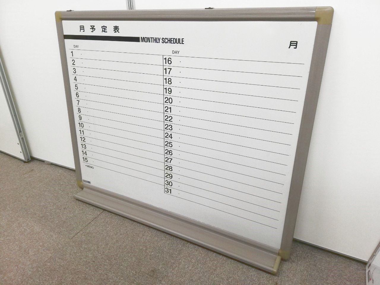 【部品欠品に為お買い得価格！】訳アリ商品となっております！１カ月の予定表。壁掛けタイプのホワイトボードです。【値下品】
                        その他
                                    中古
            