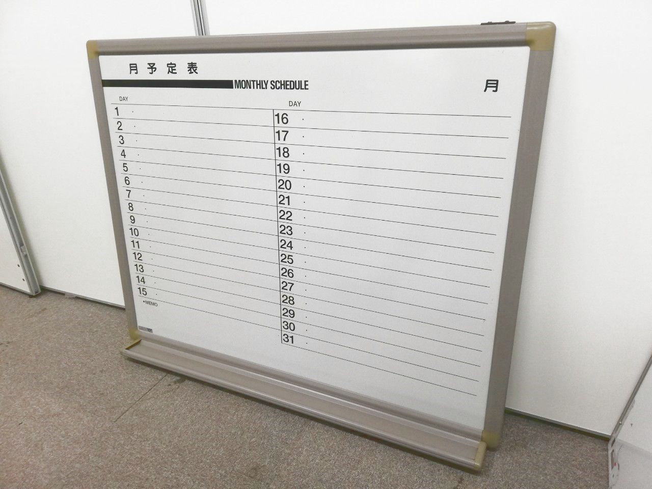 【壁掛けタイプのホワイトボード！】設置スペースを取らないホワイトボードになります。１カ月の予定表用です。
                        その他
                                    中古
            