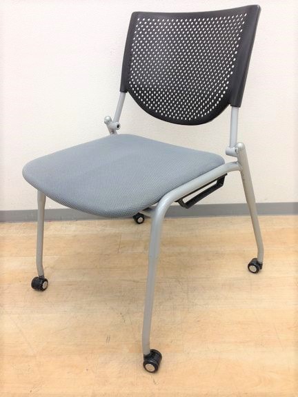【収納に最適なスタッキング！】オカムラ製　プロスタックチェア　キャスター付き｜グレー　
                        プロスタック
                                    中古
            