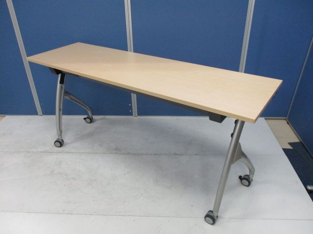 【通常価格の50％OFF!!￥9,800⇒￥4,900に!!】希少なサイズが入荷です！温かみのあるナチュラル天板！【キャスター付きで移動も楽々！】
                        その他シリーズ
                                    中古
            