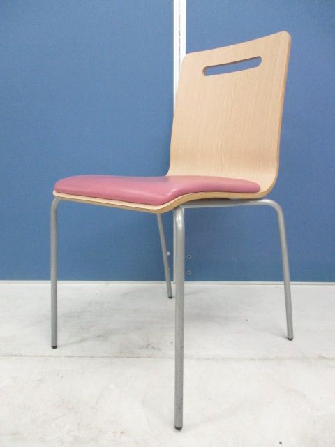 【今なら8脚揃います！】食堂用にもオススメなスタックチェア！【温かみのある木製品！】中古スタッキングチェア
                        unknown
                                    中古
            