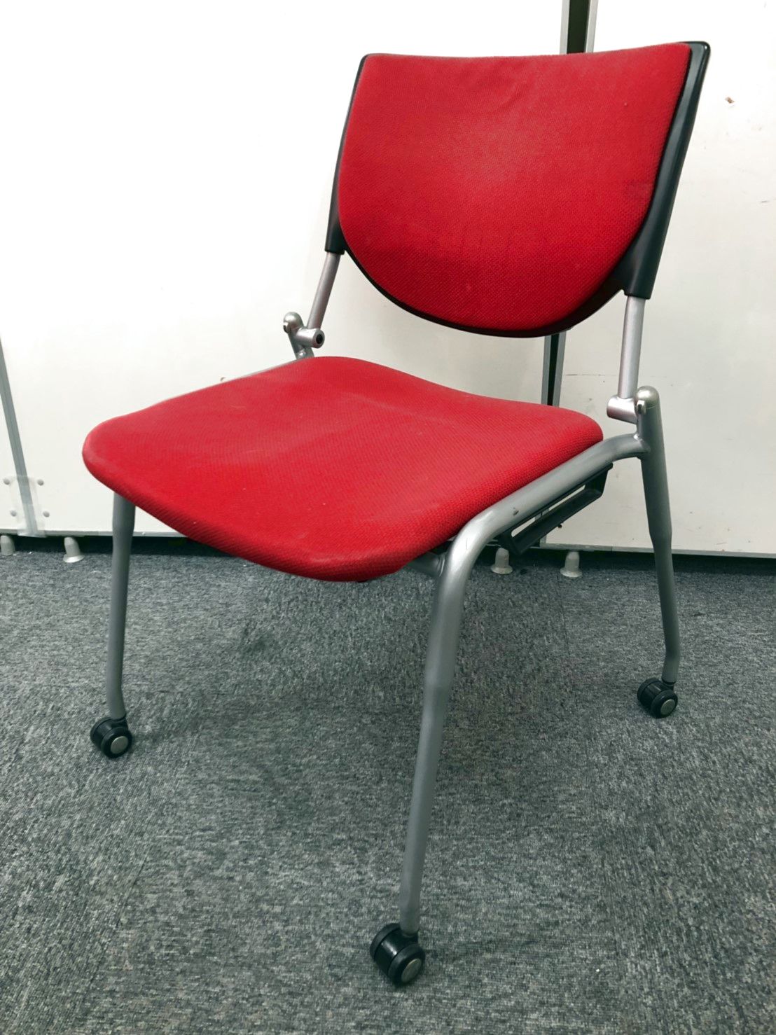 【訳あり商品　6脚入荷】オカムラ製　ミーティングチェアで人気シリーズ　情熱のレッドカラー！！
                        プロスタック
                                    中古
            