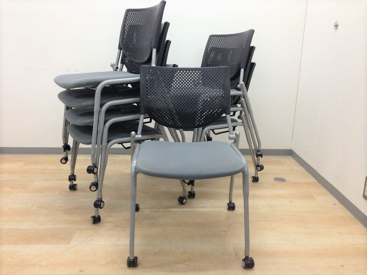 【８脚、限定１セット！】■オカムラ製・ネスティングチェア　■プロスタック　■グレーカラー
                        プロスタック
                                    中古
            