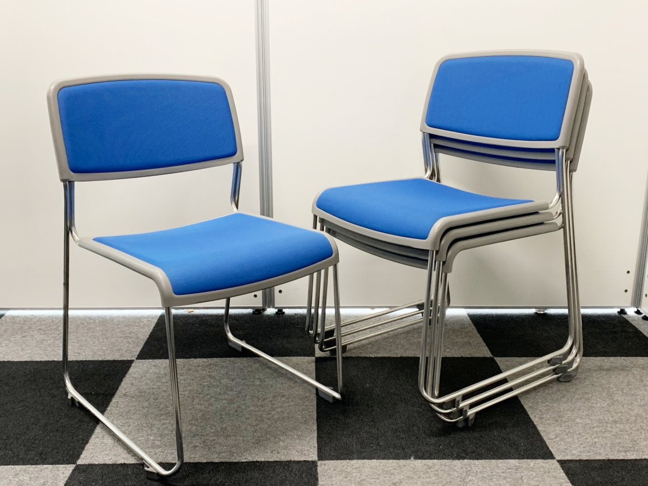 【お得な会議用チェア4脚セット!!】人気のブルー!!会議室用のオフィス什器をお探しの方!!
                        その他シリーズ
                                    中古
            