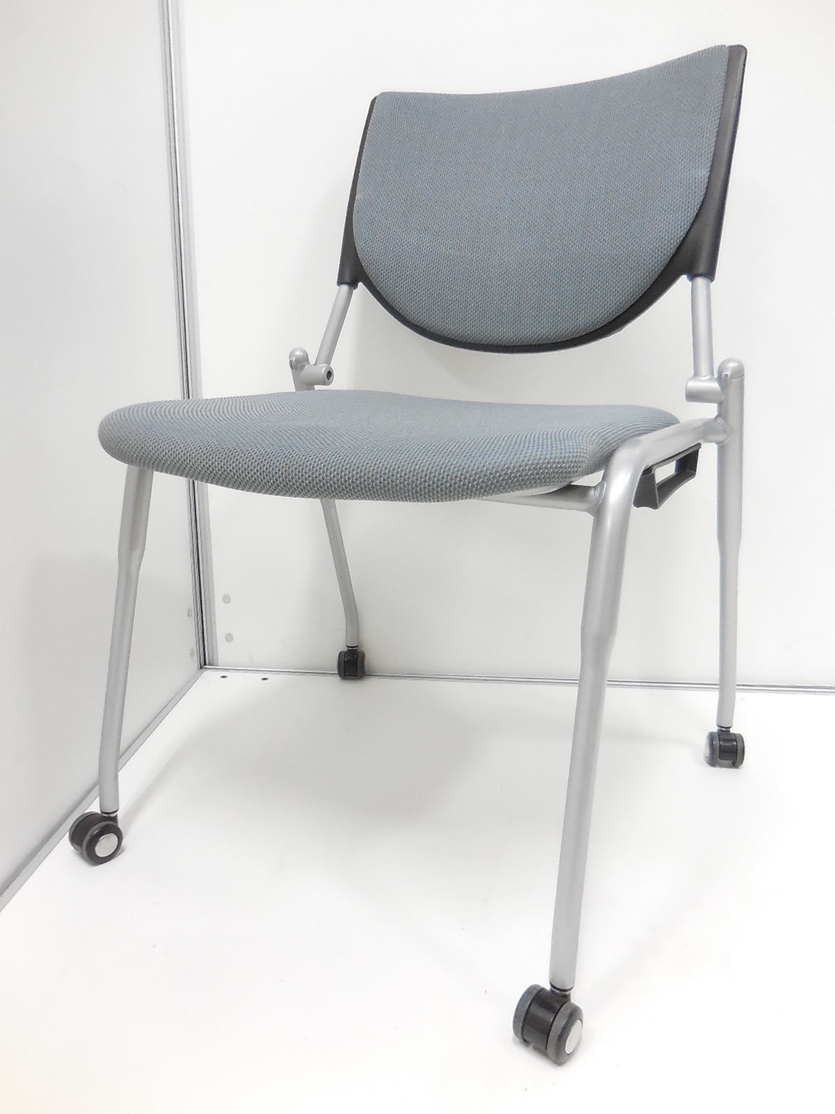 【積み重ね可能！キャスター付の為、移動もラクラク！】会議スペース、研修スペースでのご使用にオススメ！
                        プロスタック 
                                    中古
            