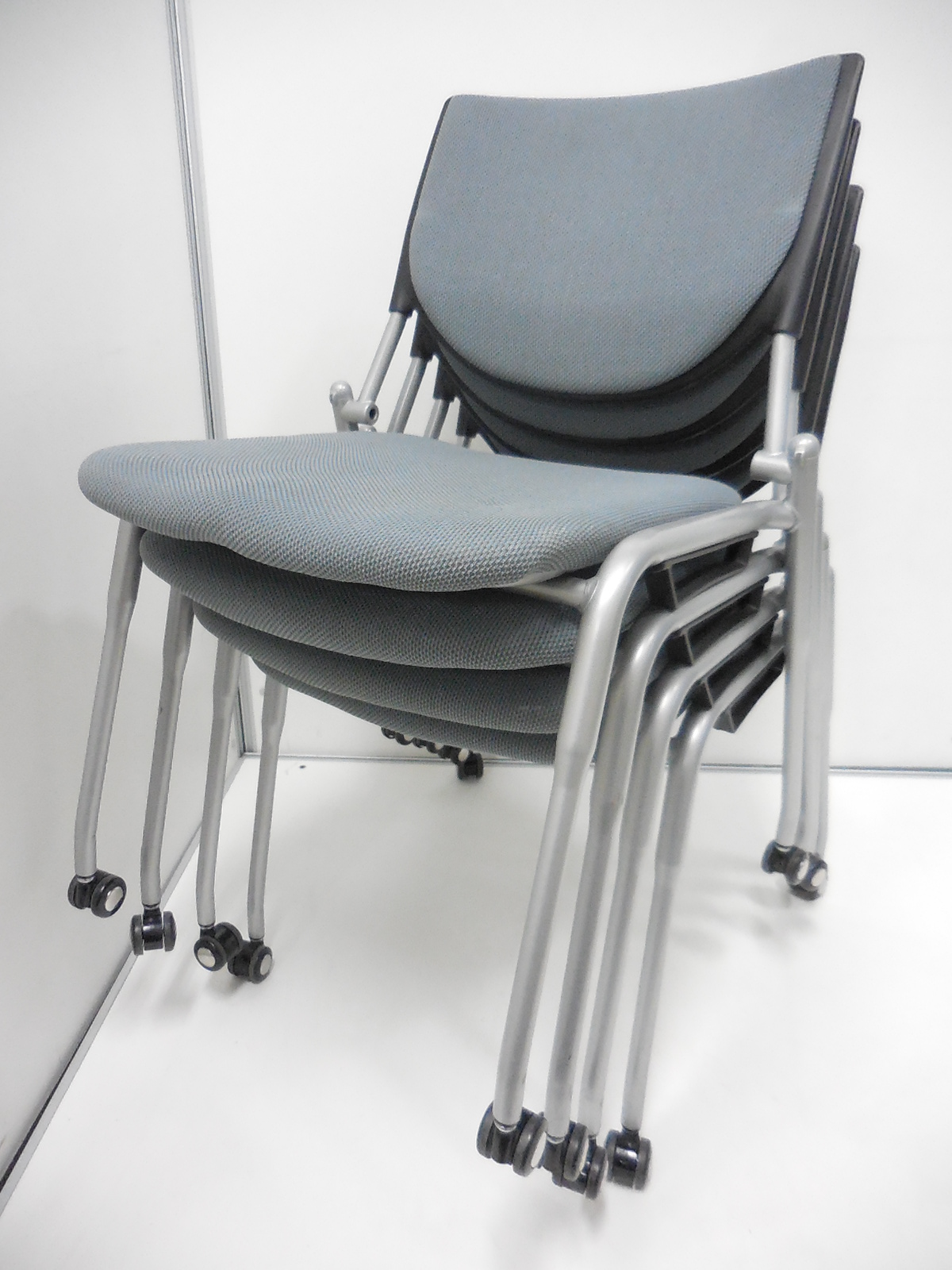 【4脚セットの為5%OFF！】積み重ね可能な為、省スペースに最適です！
                        プロスタック 
                                    中古
            