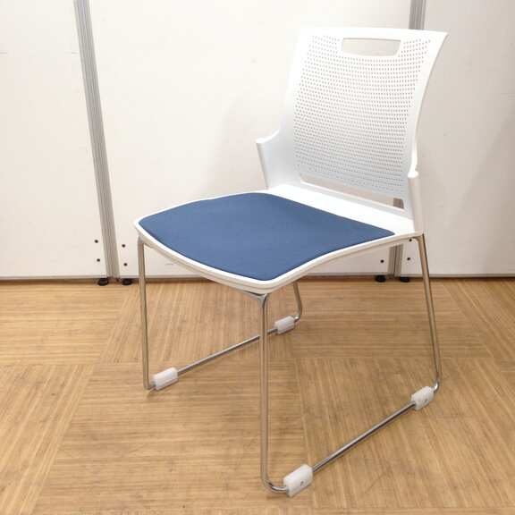 【おつとめ品】【限定1脚！】新感覚のスタッキングチェア！上下に重ねられます！オカムラチェア
                        スカラールフト
                                    中古
            