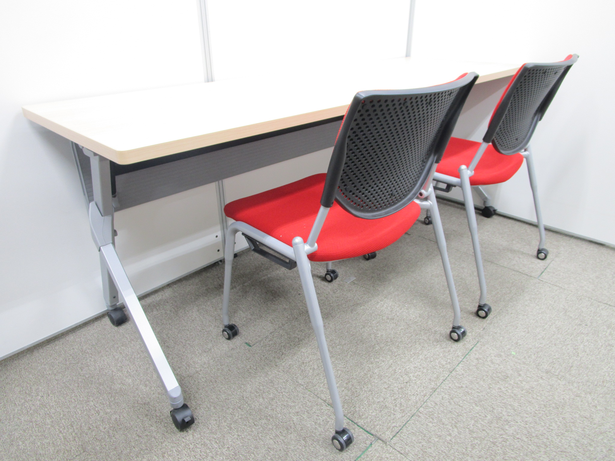 【オカムラで揃えました！】フラプターテーブルとプロスタックチェアのセット！【キャスタ付きで移動も便利！】
                        フラプター
                                    中古
            