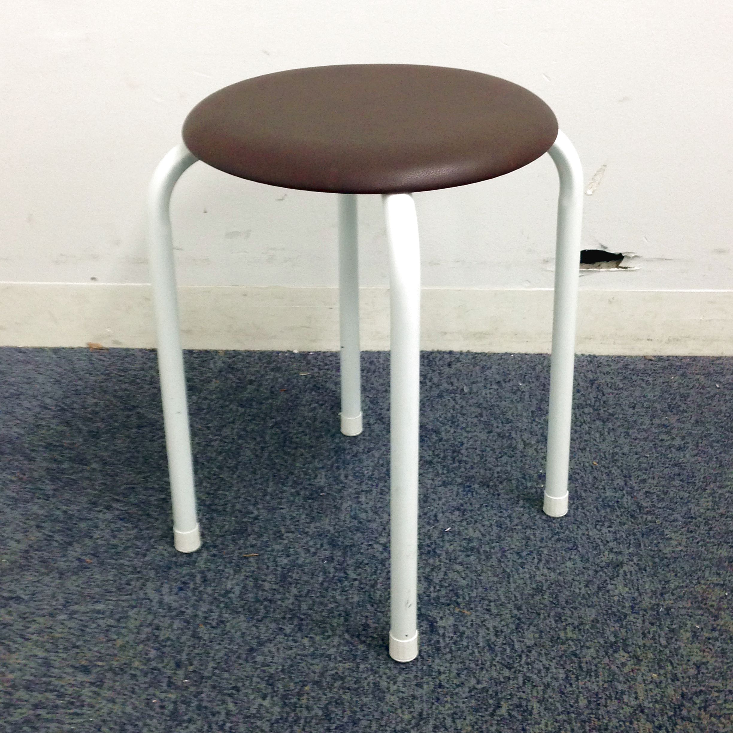 3脚入荷　シンプルな丸椅子　カラフル　ブラウン
                        その他
                                    中古
            