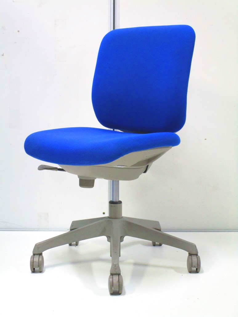 【残り3脚の為20％OFF！】オカムラ製なのに安い！ブルーがきれいなローコストチェア！
                        CG-R 
                                    中古
            